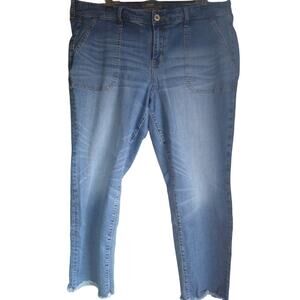 Torrid Vintage Stretch Boyfriend Crop Light wash raw hem Jeans Plus Size 20